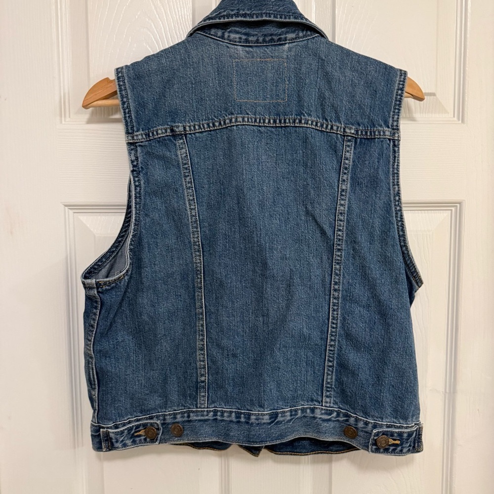 NWOT Levi's Relaxed Fit Women's Trucker Vest - Picture 2 of 6